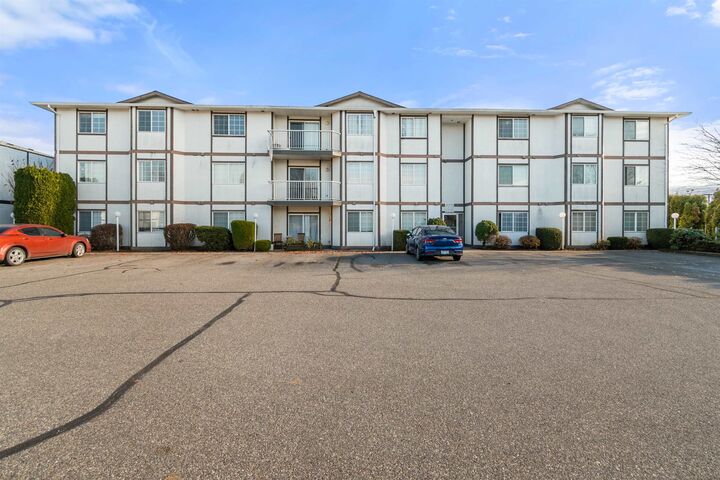 45669 McIntosh Drive 220 — photo 1
