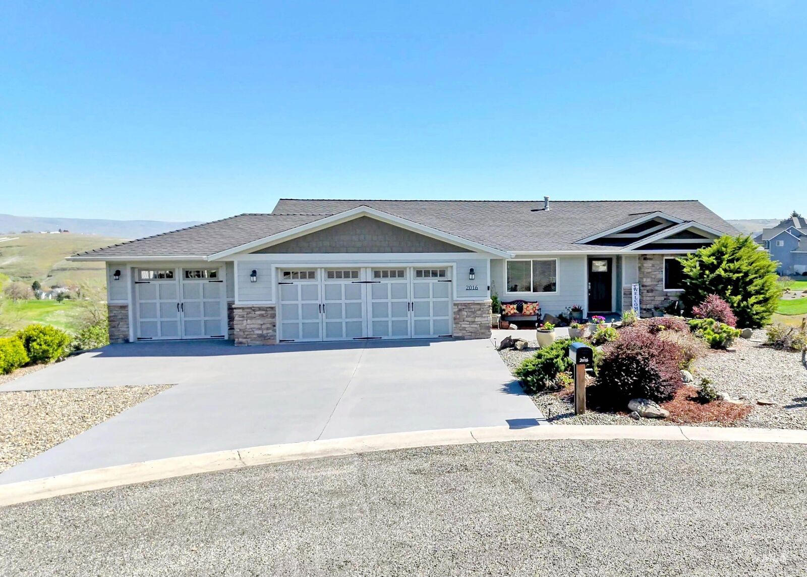 Property Photo:  2016 Pleasant View Court  WA 99403 