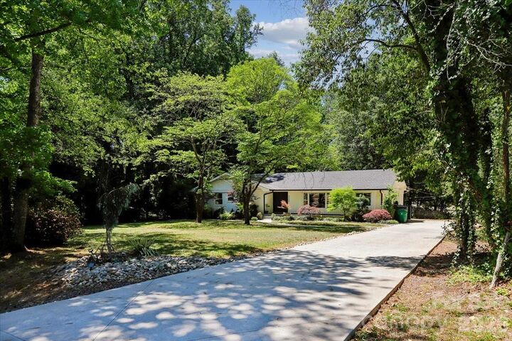 Property Photo:  4640 Town And Country Drive  NC 28226 