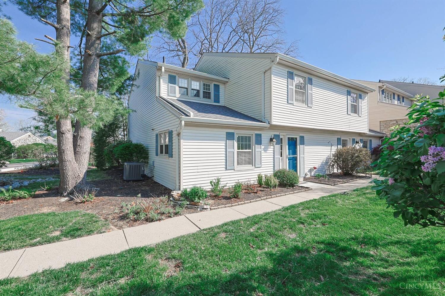 Property Photo:  401 Shakerdale Road  OH 45242 