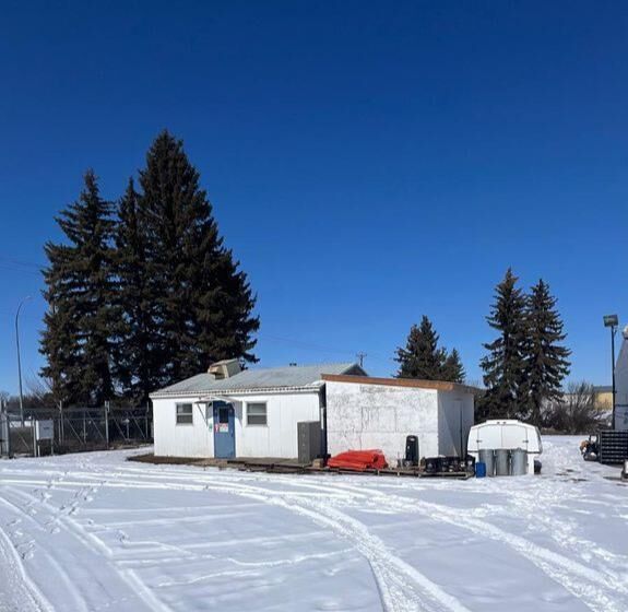 Property Photo:  4612  44 St  AB T0A 3A3 