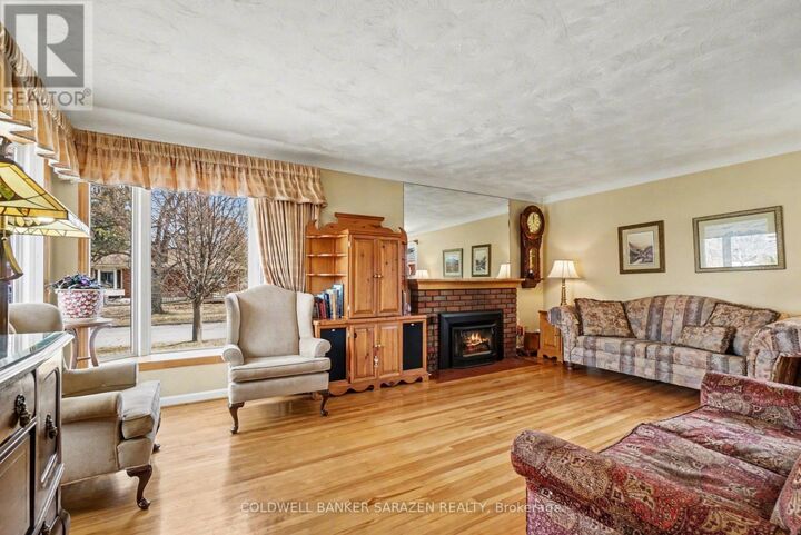 Property Photo:  1306 Hanbury Street  ON K2C 2M2 