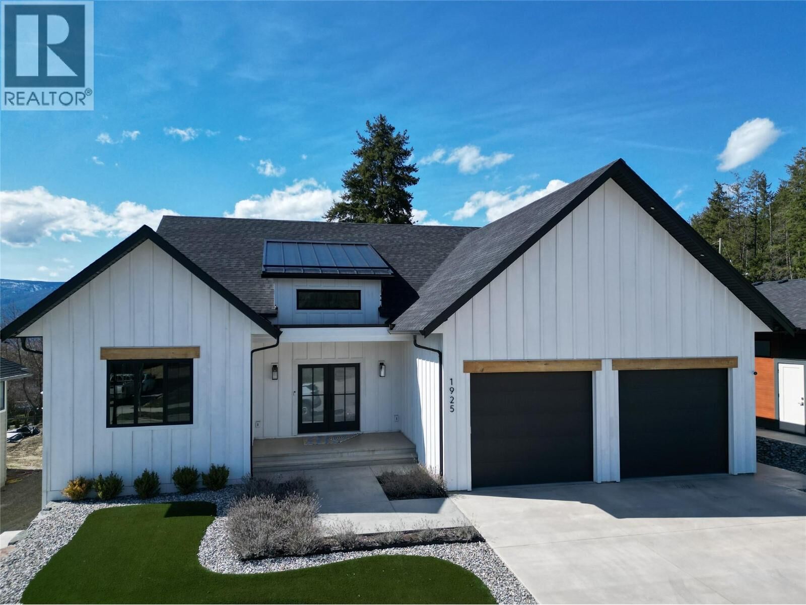 Property Photo: 1925 35 Street Northeast BC V1E 1M9