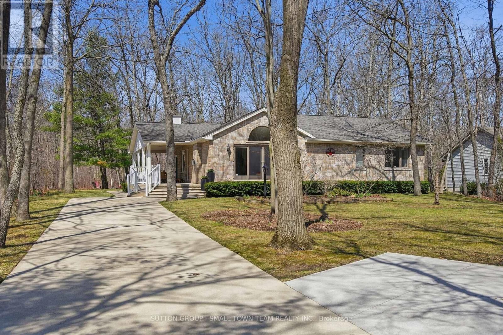Property Photo: 8816 Timberwood Trail ON N0M 1T0
