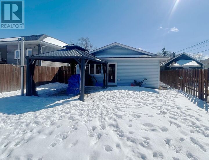 Photo de la propriété:  414 Third Street East  ON P9A 1R3 