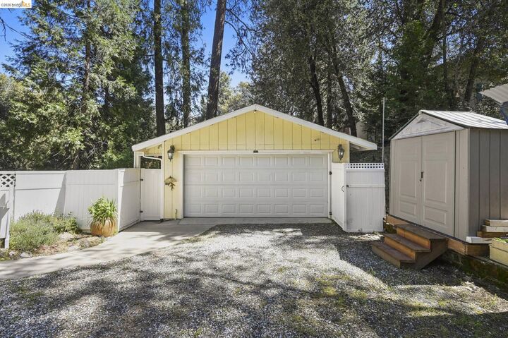 Property Photo: 21931 Glenwood Rd. CA 95370
