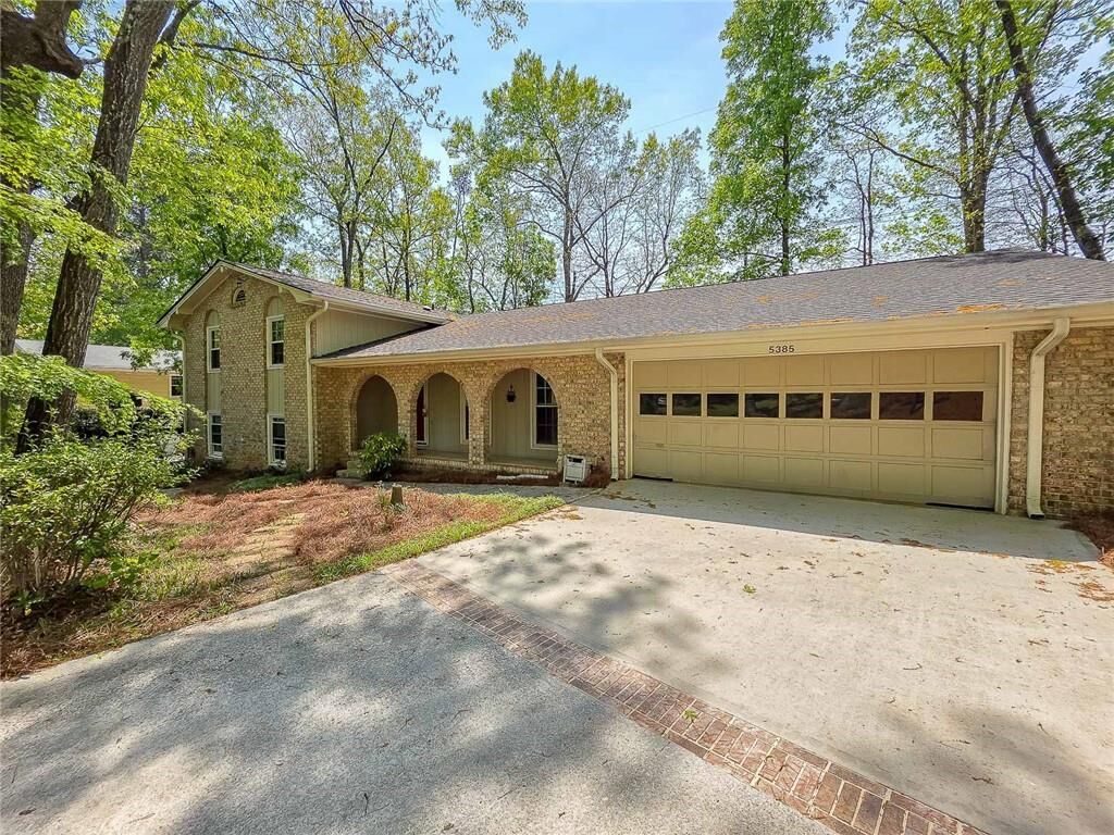 Property Photo: 5385 Seaton Way GA 30338