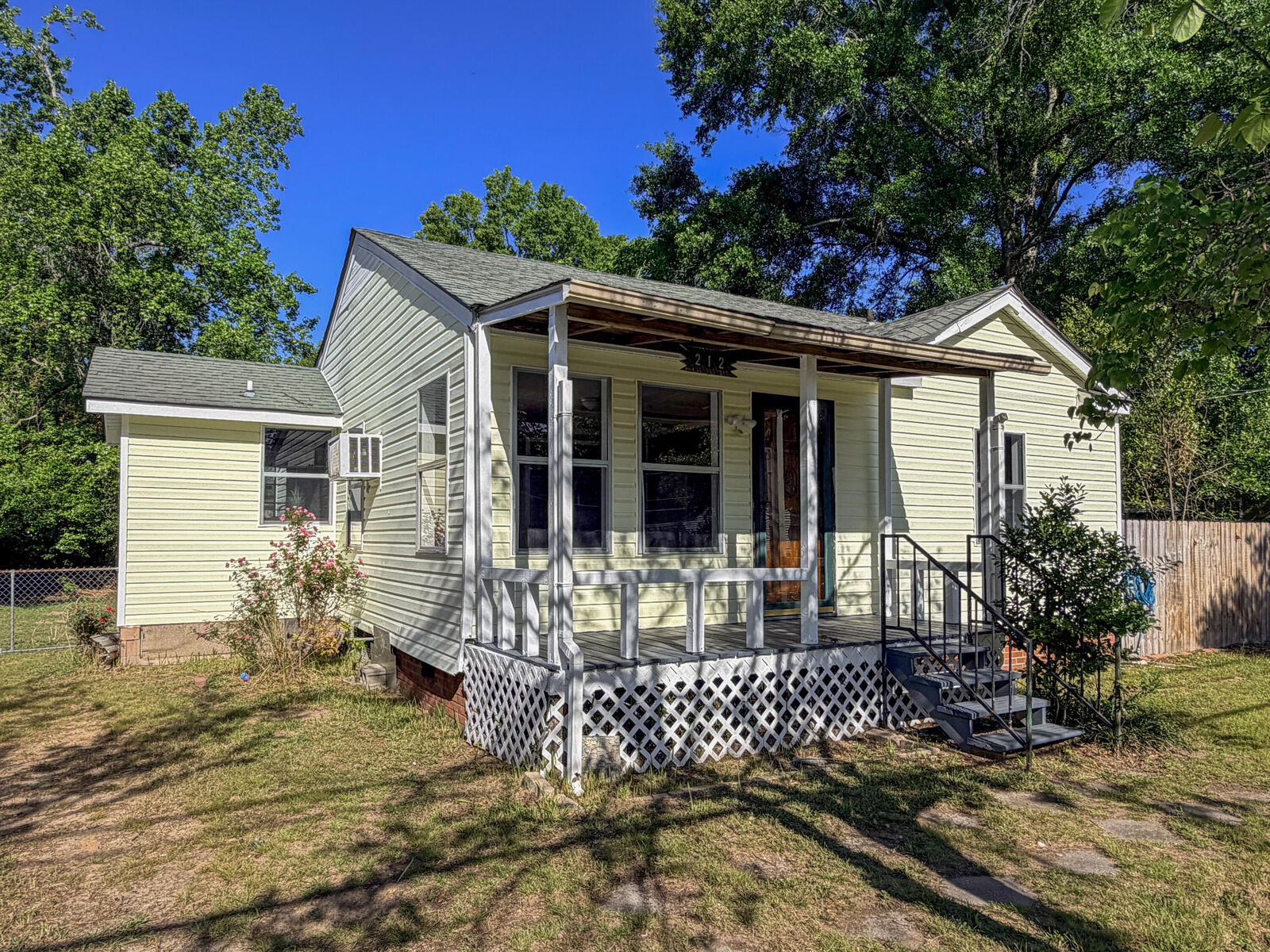 Property Photo:  212 N George St.  MS 39465 