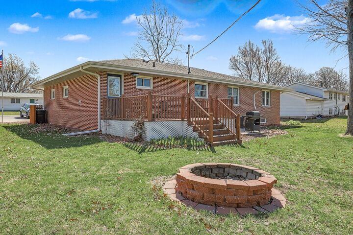 Property Photo: 235 SE Chestnut Street IA 52561