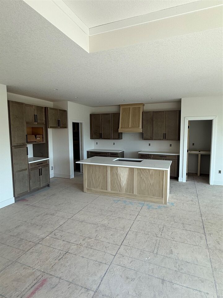Property Photo:  1344 S Lotus Place  IA 50266 