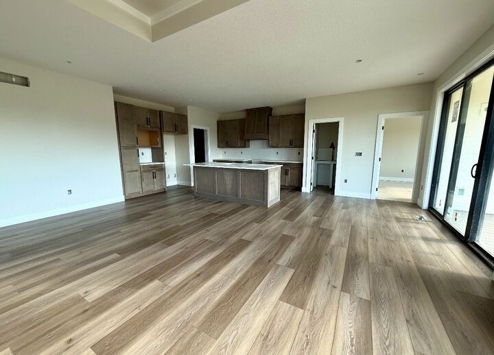 Property Photo:  1344 S Lotus Place  IA 50266 