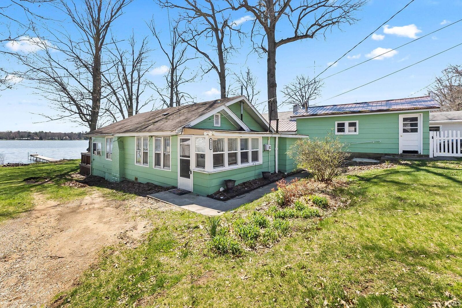 Property Photo: 7993 N Tippecanoe Drive IN 46574