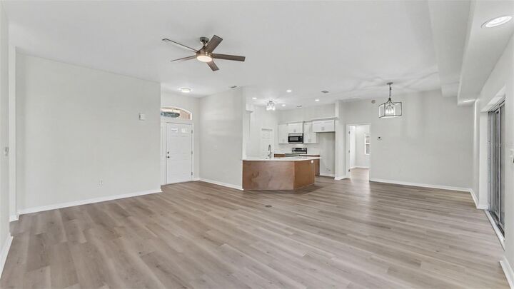 Property Photo: 117 Harbor Way FL 33823