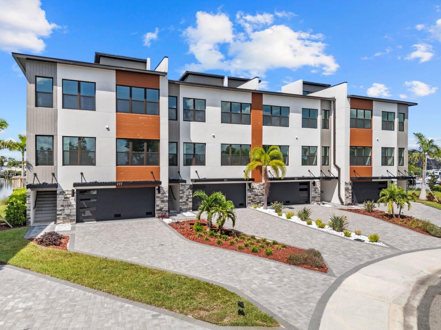 Property Photo:  776 Gran Kaymen Way  FL 33572 