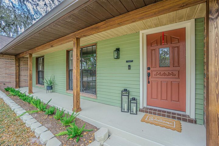 Property Photo: 1107 Oakridge Manor Drive FL 33511