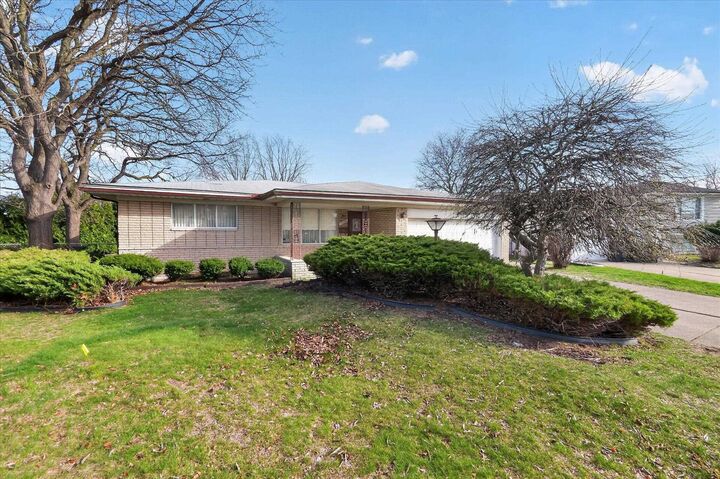 Property Photo:  13396 Moray Court  MI 48312 