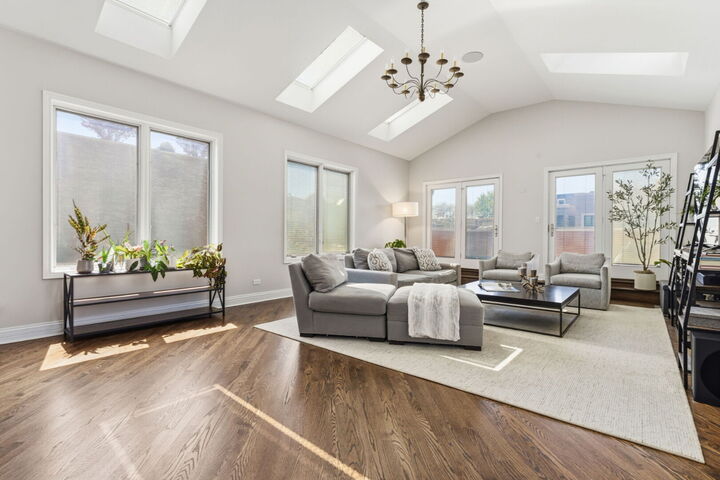 Property Photo:  1816 N Hudson Avenue  IL 60614 