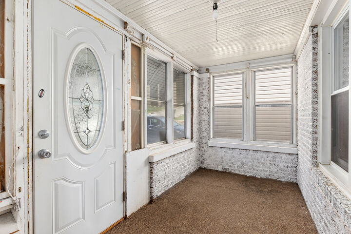 Property Photo: 718 Warren Avenue IL 60436