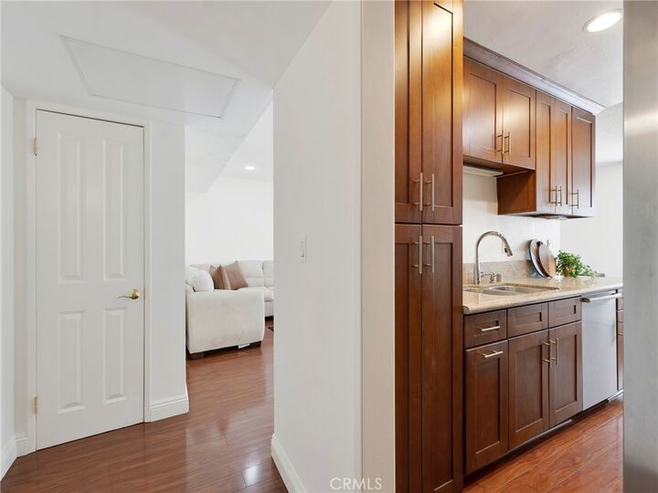 Property Photo:  5343 Yarmouth Avenue 201  CA 91316 