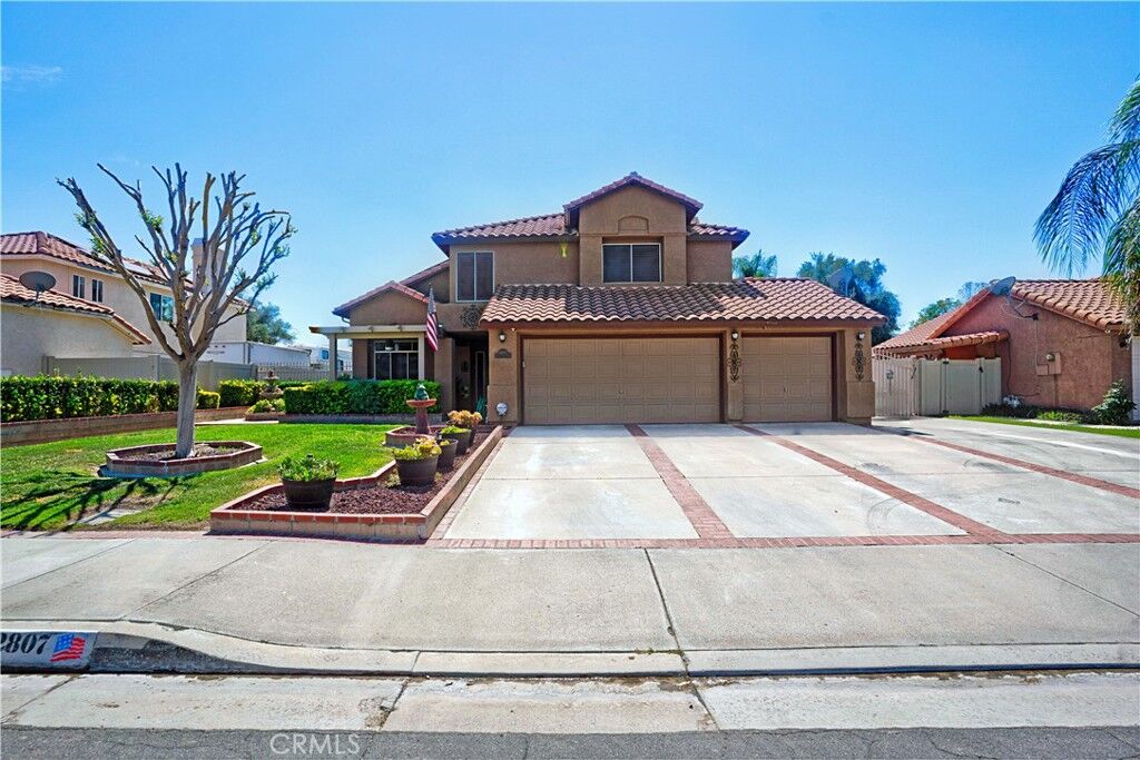 Property Photo: 42807 Avenida Tigre CA 92544