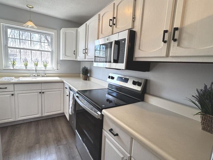 Property Photo:  13 Sugartree Lane  VT 05452 