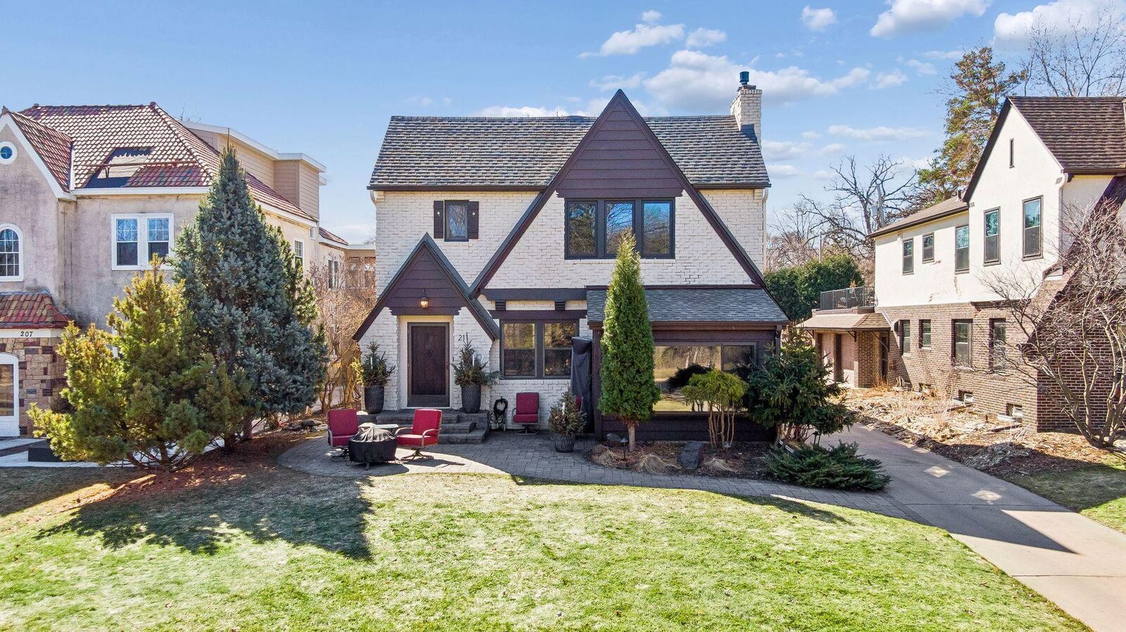 Property Photo:  211 W Minnehaha Parkway  MN 55419 