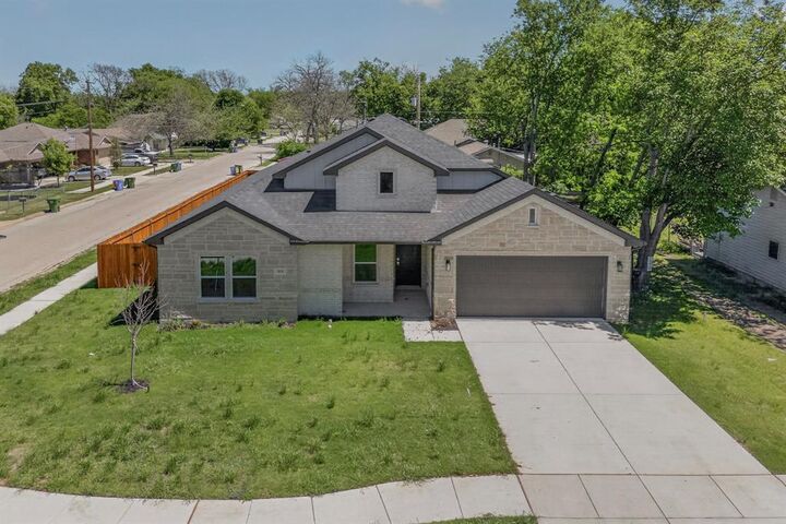 Property Photo:  501 Pemberton Drive  TX 76108 