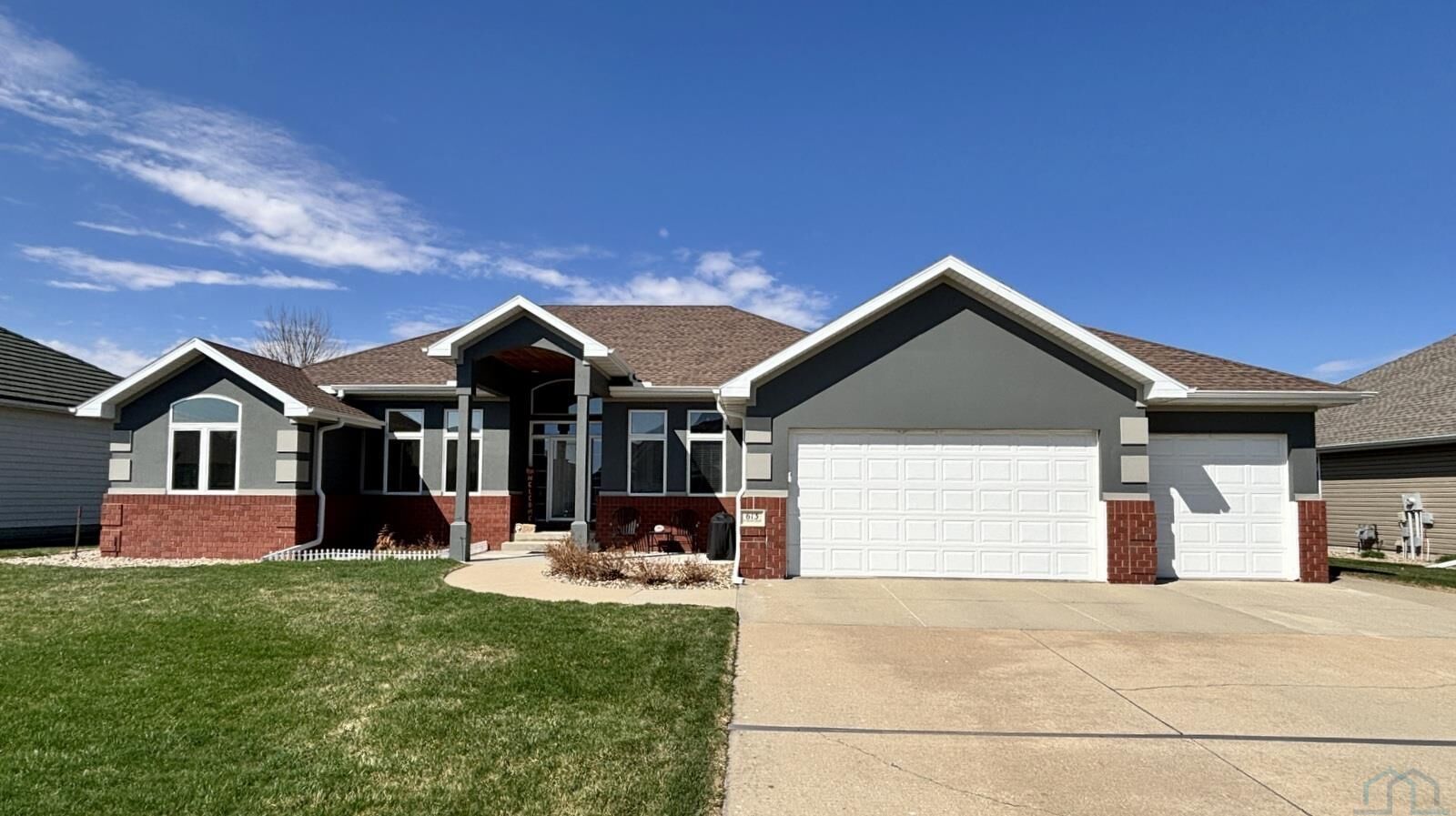 Property Photo:  613 Winfield Circle  IA 51054 