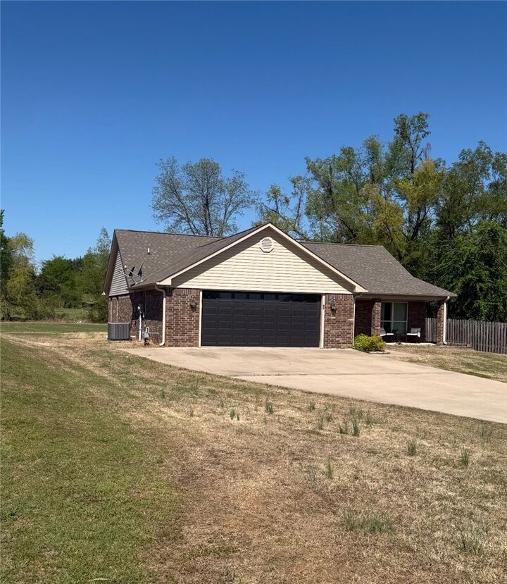 Property Photo: 190 S 20th AR 72949