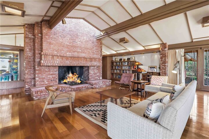 Property Photo:  951 N Pembroke Road  AR 72701 