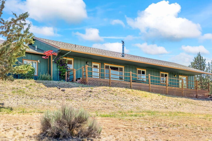 Property Photo: 6997 SE Scenic Drive OR 97754