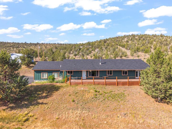 Property Photo:  6997 SE Scenic Drive  OR 97754 
