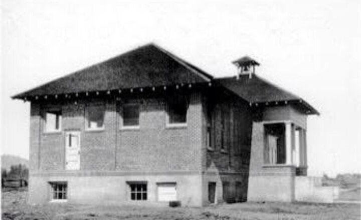 Property Photo:  46064 Schoolhouse Road  OR 97814 