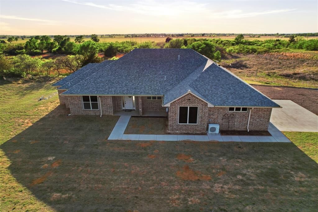 Property Photo:  15637 S County Road 207 Road  OK 73526 