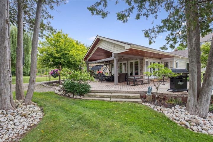 Property Photo: 882-888 Fairway Road N ON N2A 0C2