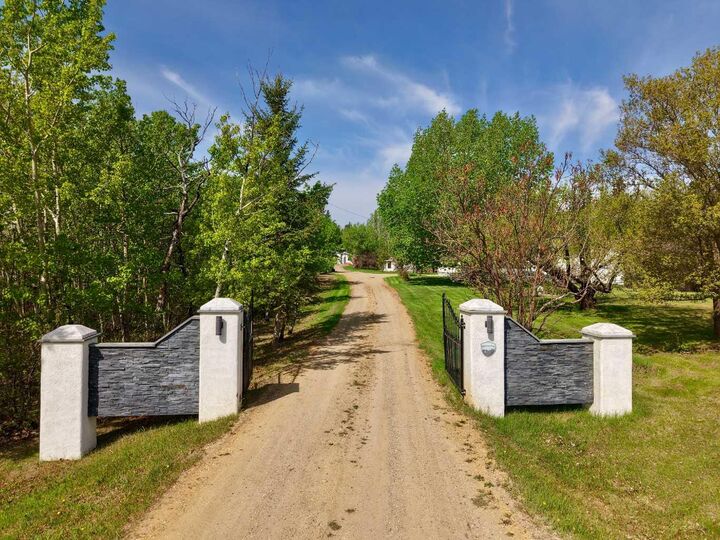 Property Photo: 840070 Highway 743 Highway 6 AB T8S 1T1