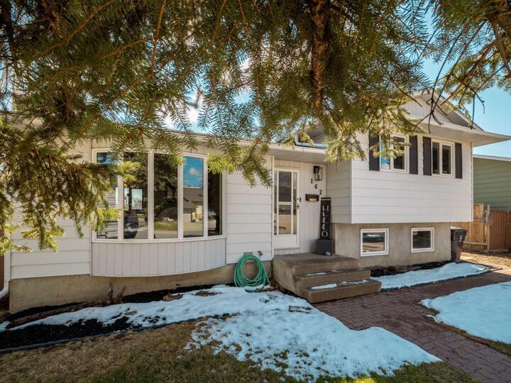 Photo de la propriété:  162 Purdue Court W  AB T1K 4S2 