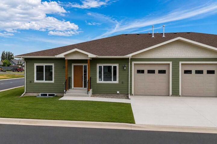 Property Photo: 173 Parkview Crescent W AB T0K 0G0