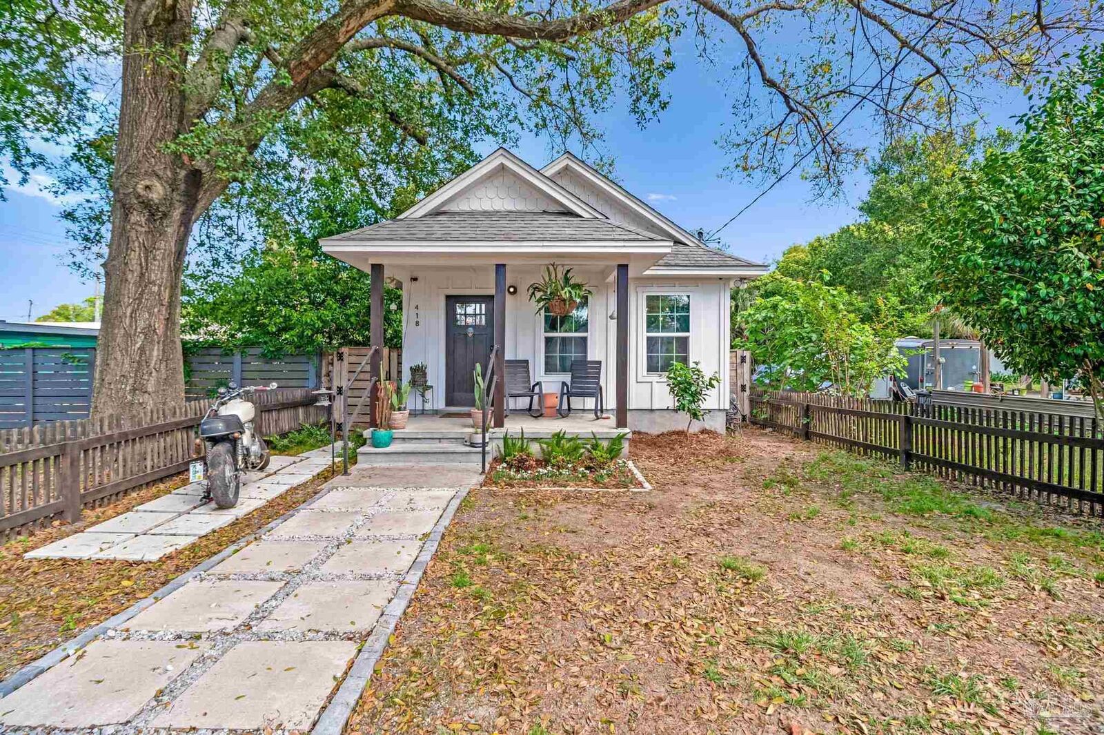 Property Photo: 418 W Gadsden St FL 32501