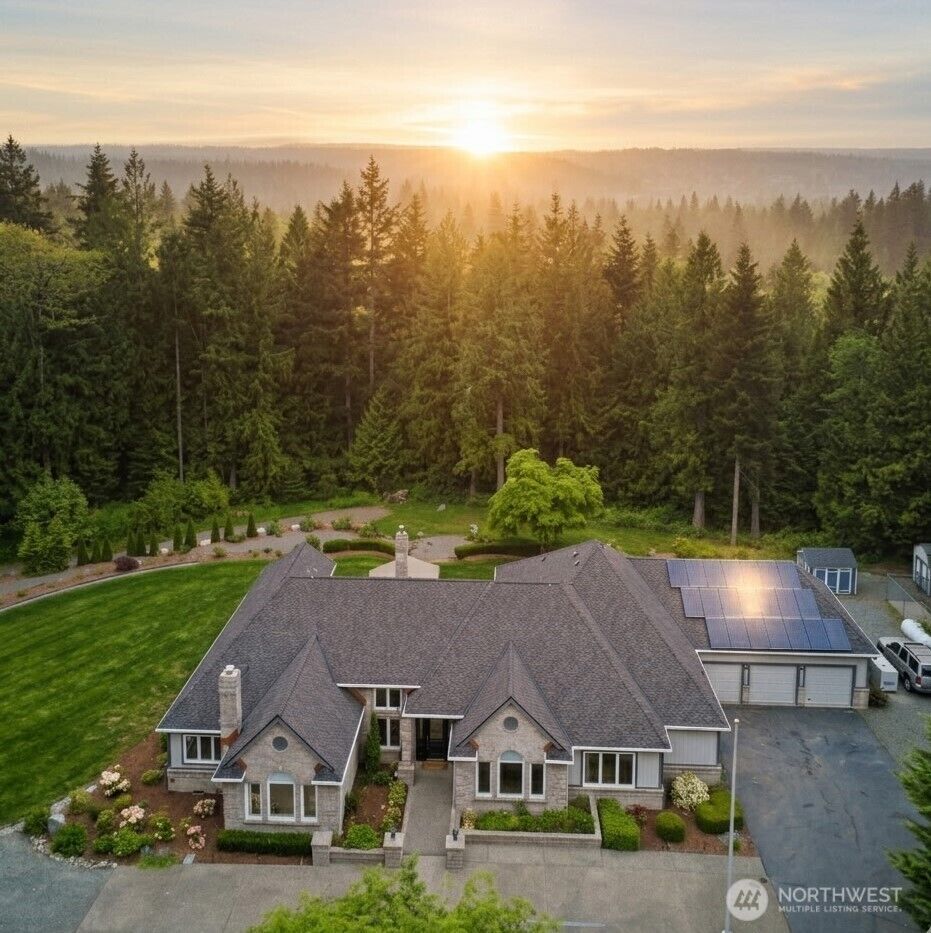 Property Photo:  28726 SE 43rd Place  WA 98024 