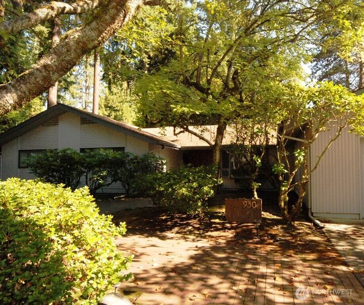 Property Photo:  930  130th Avenue NE  WA 98005 