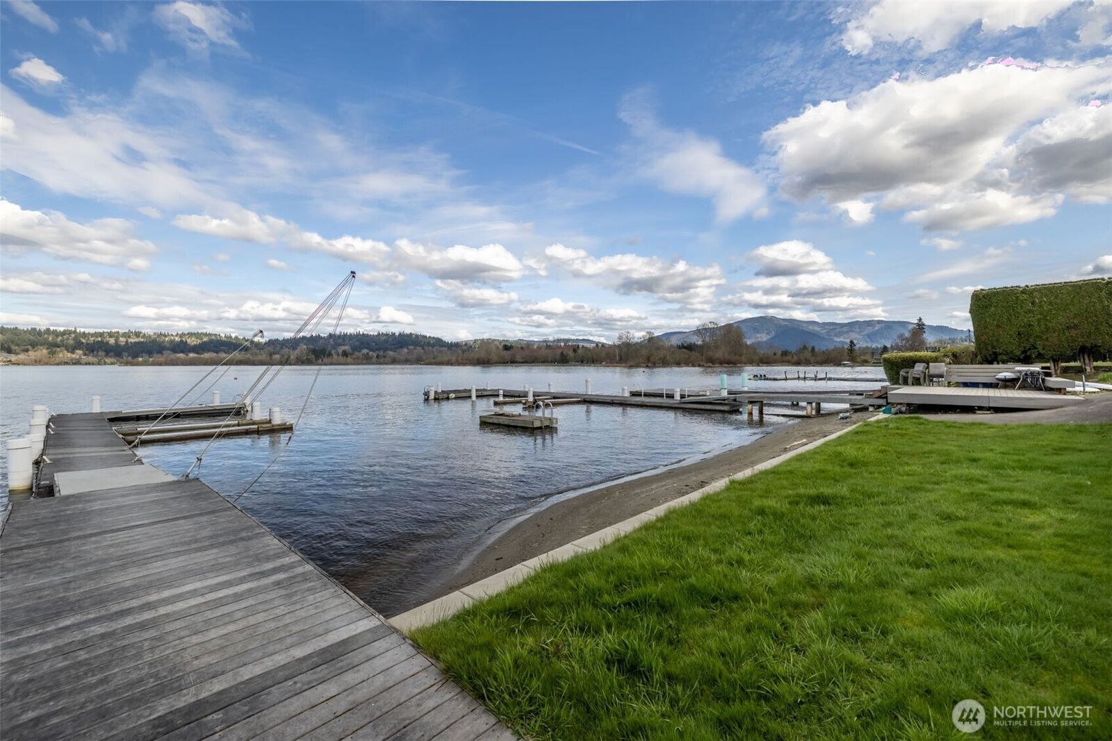 Property Photo:  19523 SE 51st Street  WA 98027 