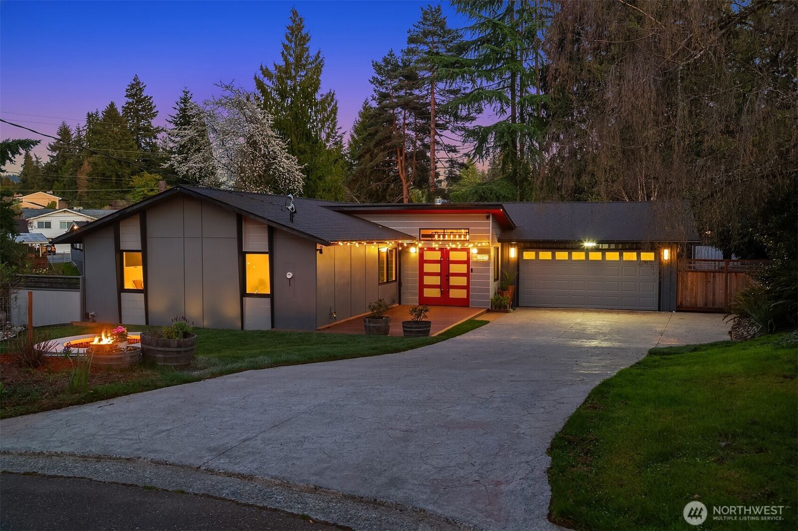 Property Photo: 12211 SE 63rd Place WA 98006