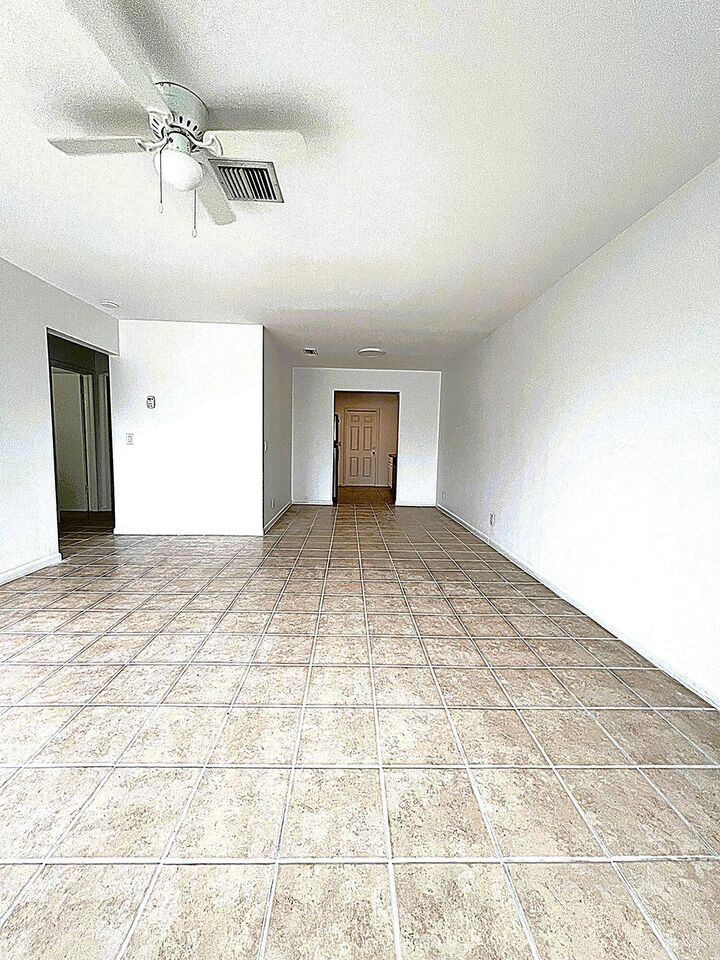 Property Photo:  1100 Summer Street 7  FL 33461 