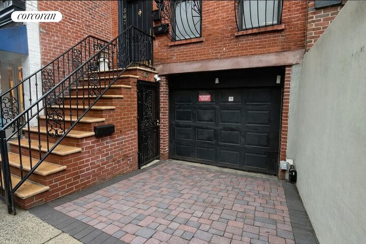 Property Photo:  367 E 62nd Street  NY 10065 