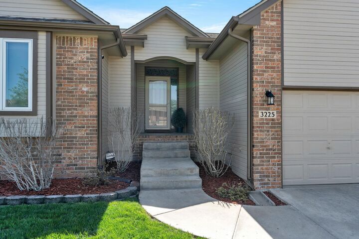 Property Photo:  3225 S Bluelake Ct  KS 67215-1022 