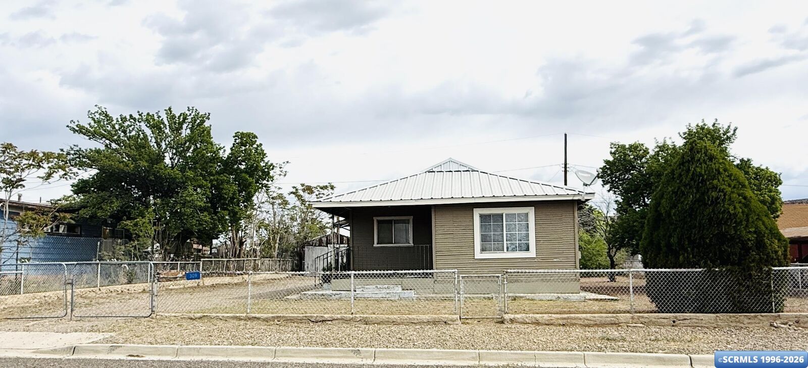 Property Photo:  309 C. St.  NM 88043 