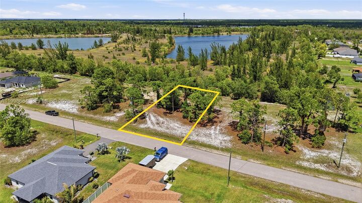 Property Photo: 2817 NW 27th St FL 33993