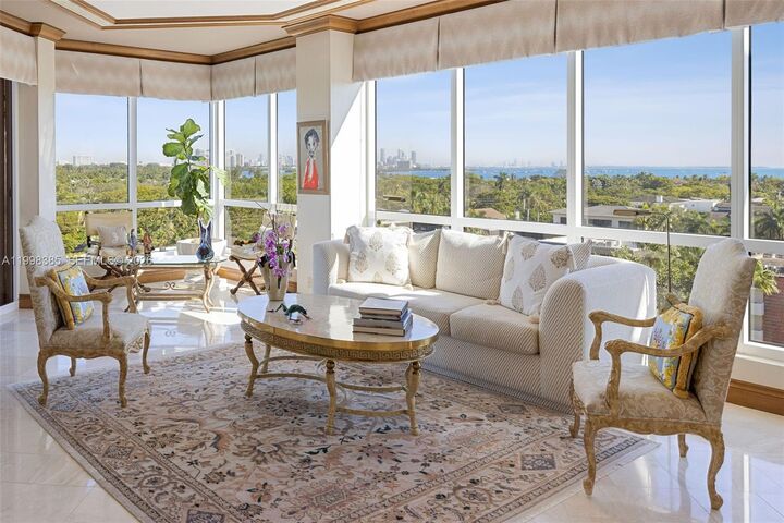 Property Photo: 10 Edgewater Dr 7G FL 33133