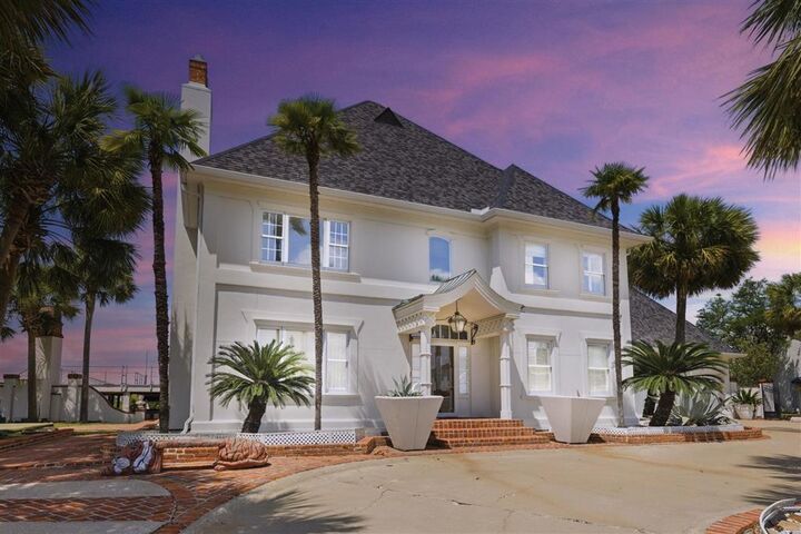 Property Photo:  2034 Charvais Street  LA 70601 